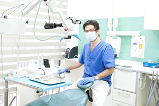 Персональный сайт стоматолога, эндодонтиста Михаила Соломонова (Израиль)